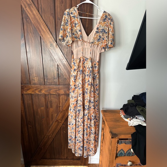 ASTR SEDONA FLORAL BACK CUTOUT MAXI DRESS BLUE CORAL FLORAL SIZE M - Picture 3 of 5